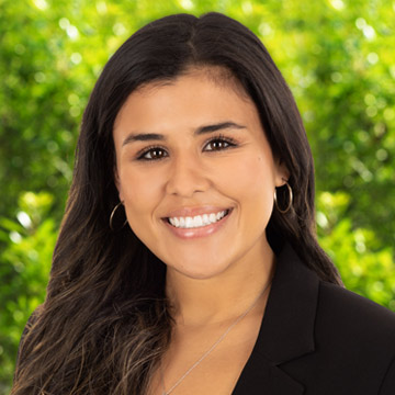 Alejandra "Ale" Thomas